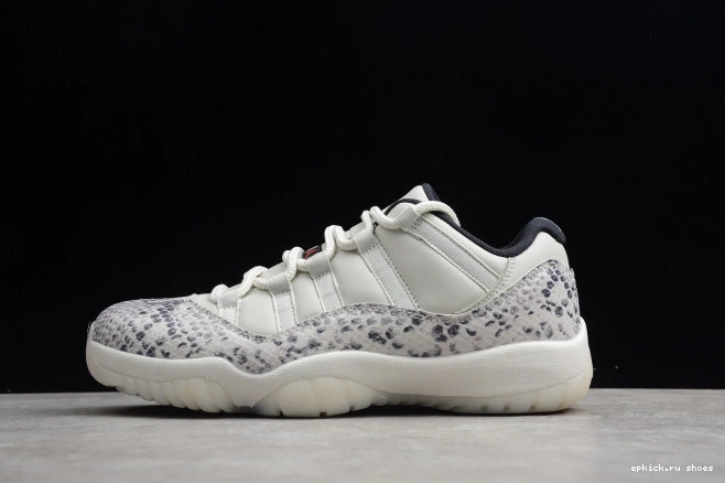 Cheap Light Jordan SE Snake Low 11 Bone Air CD6846-002 0816
